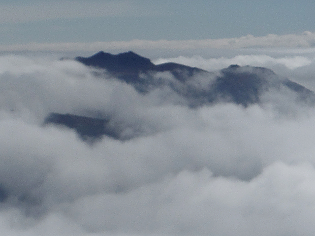雲海に浮かぶトムラウシ山