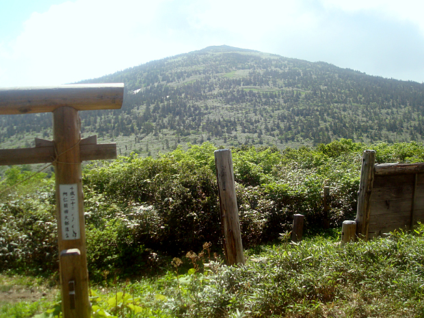 森吉神社からの森吉山